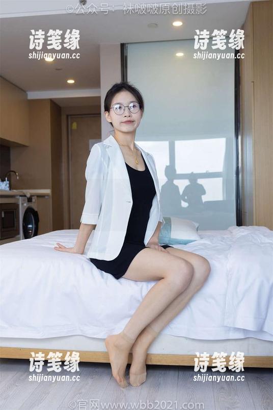 BoBoSocks袜啵啵-稚予 BoBoSocks袜啵啵 - 这组私房图集太有趣了,稚予的椰子让我想起海边的味道!