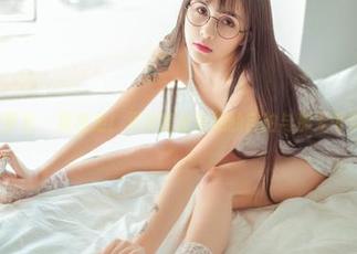 BoLoli菠萝社 – 跟我走！夏美酱叙说她的自拍与那无可奈何的资源