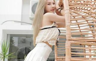 Feilin嗲囡囡 – 就是阿朱啊的福利写真：天使牌不羁灵魂