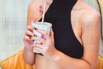 GIRLT果团网 – 哇，龚玥菲比基尼私房美图，犹如一阵清风，擦过我的思绪