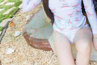 IMiss爱蜜社 – 高清看的不只是脚——萌白酱的写真，让人忍不住多看几眼