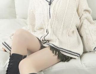 MSLASS梦丝女神 – 套图里的薄袜子，晓晓懂得怎样微妙的遮掩与暴露，轻轻一撩，直击心房。