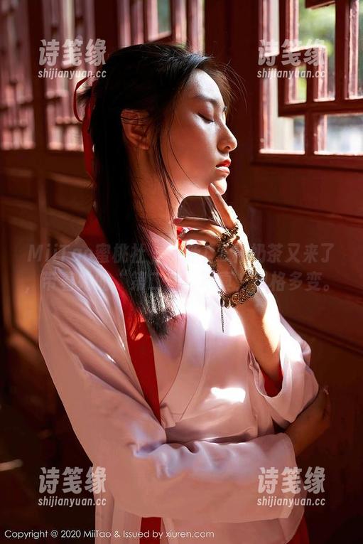 MiiTao蜜桃社-E杯奶茶 MiiTao蜜桃社 - 更新!E杯奶茶又来了,带着她的“第二套”写真,风格多变。