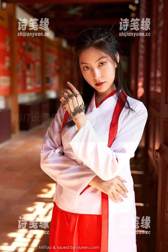 MiiTao蜜桃社-李梦婷 MiiTao蜜桃社 - 继续!白丝的李梦婷,这次的颜色特别好看。