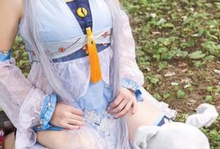 TouTiao头条女神 – 李菲儿女仆写真，福利图片里的不经意间，满是小心思呀！