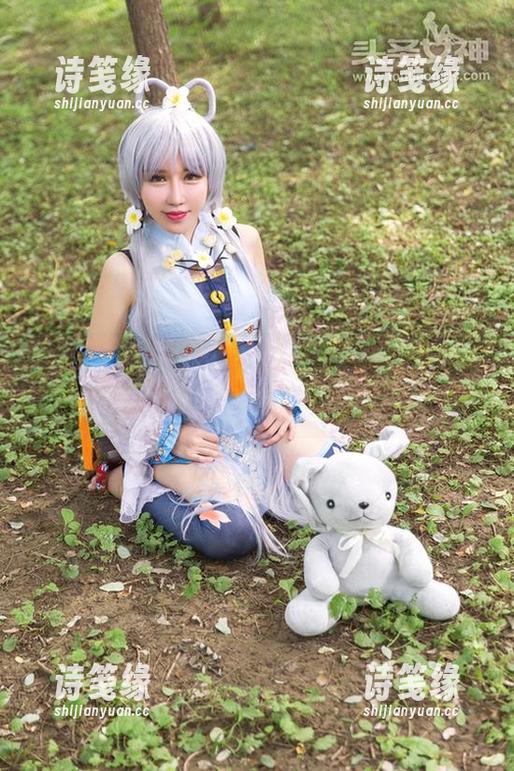 TouTiao头条女神-李菲儿 TouTiao头条女神 - 李菲儿女仆写真,福利图片里的不经意间,满是小心思呀!