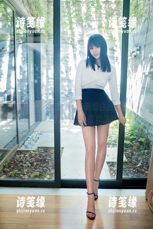 TuiGirl推女郎-林萌萌 TuiGirl推女郎 - 林萌萌的白色图包,像极了初夏的海风,轻飘飘的。