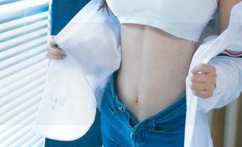 UGirls尤果网 – 当曲铭瑄遇上泳池全套，水波涌动的图片，俨然成了泳池的狂欢节！