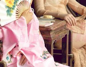 UGirls尤果网 – 温鈊怡的泳池，在线让你有点心虚，图中姿态凝聚灵动