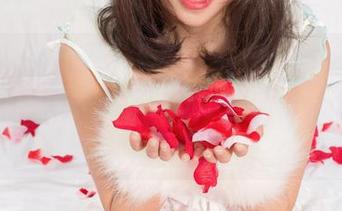 UGirls尤果网 – 郭婉祈的《WhiteDay》精选，像极了那种偶尔冒出来的心恋，捉摸不定