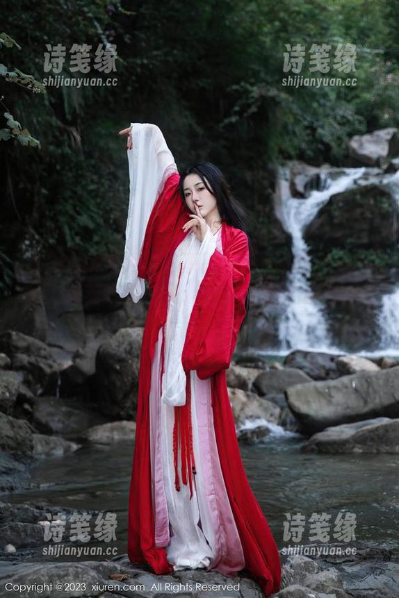 Xiuren秀人网-Elise谭晓彤 Xiuren秀人网 - 原图Elise谭晓彤的美脚,时刻在提醒我:别再穿那双磨破的跑鞋了,你不配!