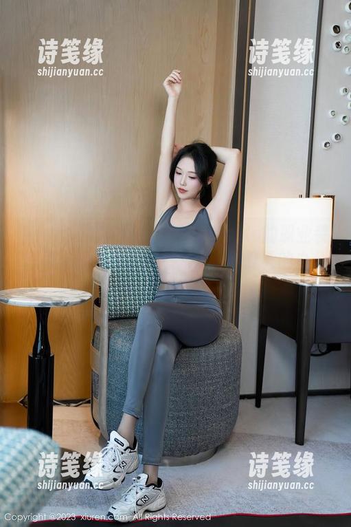 Xiuren秀人网-伊小七MoMo Xiuren秀人网 - 伊小七MoMo的职业装写真,精选得让我想起了那年夏天的办公室冷气。