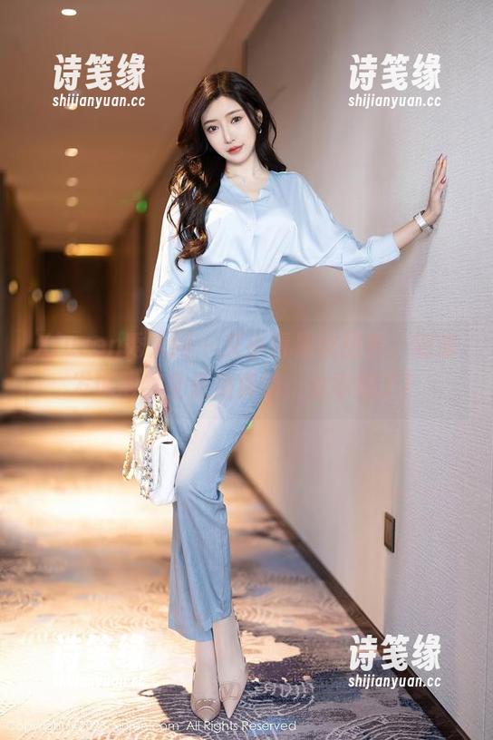 Xiuren秀人网-艾小青 Xiuren秀人网 - 艾小青黑丝图包,刚来发现居然全是免费的,太幸福了!