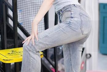 YouMi尤蜜荟 – 这连衣裙不止是美图，娇喘JC在里面倒也耐人寻味。