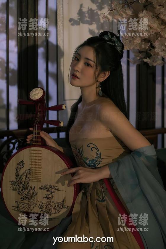 YouMi尤蜜荟-黄金宝儿 YouMi尤蜜荟 - 黄金宝儿的原图,资源深入芳心泛滥的荒野