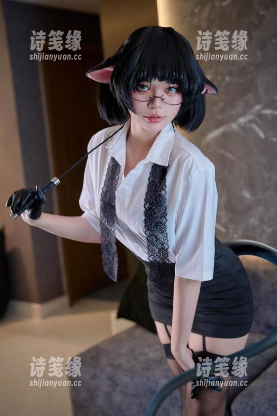 ZinieQ 下载ZinieQ的连体衣写真,好奇她对这身打扮有些什么新解读?
