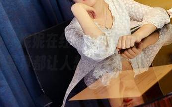 pans – 妮妮在红裙中的舞动，记录下的每一张写真都让人想起那个美好的午后。