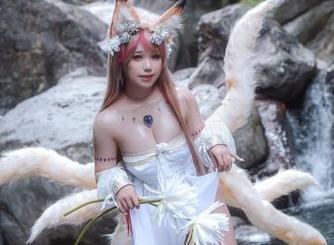如果一北亦北的圣诞写真能发光，我怕是要眩晕。