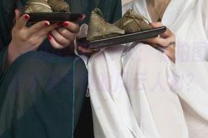 丽柜 – 心心的校服大PK：私拍图集中，谁才是学校的风云人物？