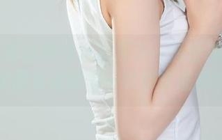 丽柜 – 肖肖用白衬衫开了一场模糊的派对，定制图集里的每一张都在说悄悄话。