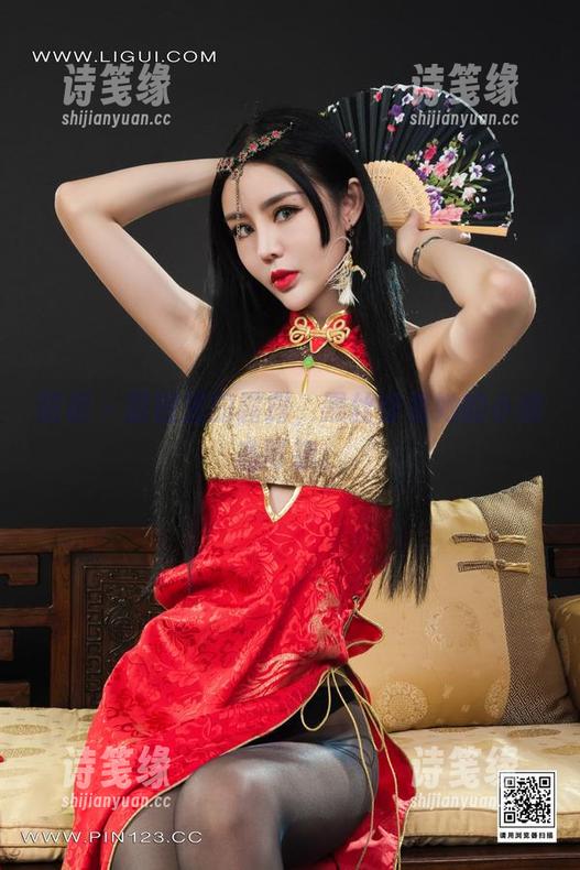 丽柜-露露 丽柜 - 原图里的露露,黑丝穿着她的小憨态可掬。