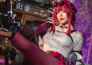 看九言如何在巫女爱里分享精彩作品集！