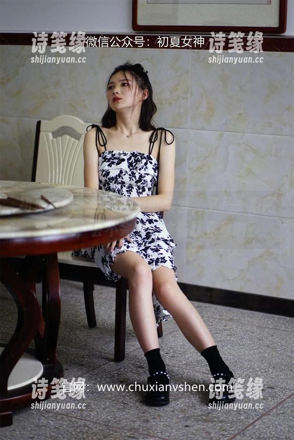 初夏女神 - 柒柒的可可爱爱，又是一组高清图集，会不会有人偷偷盯着看呐？