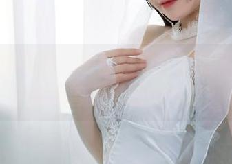 半半子创作的“碧蓝航线兴登堡”：这里是你未曾见过的图书馆？