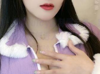 微密圈 – 可馨juicy的制服全集，穿上就变身上班族，即刻进入工作状态……但我还在沙发上。