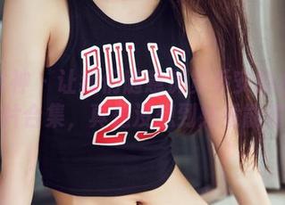 头条女神 – 让我们随意浏览乔安的水手服：图片合集，真是没想到她竟能驾驭！