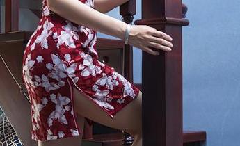 头条女神 – 曲佑熙在线分享她的美腿，每次点开图片都想多看一眼。