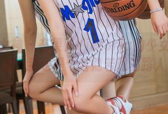 头条女神 – 在果儿Victoria的少女世界里，我也是个若隐若现的路人