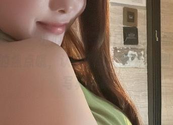 微密圈 – “小心，奶雯的白衬衫可能会抢走你的焦点哦，认真看稿，轻松观图！”-写真图集