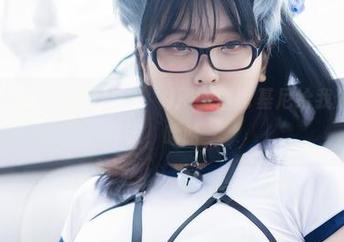 新写真作品，宋哈娜(송하나)用微型比基尼给我们上了一课，哈哈～