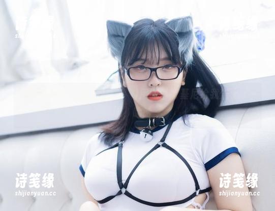 新写真作品，宋哈娜(송하나)用微型比基尼给我们上了一课，哈哈～