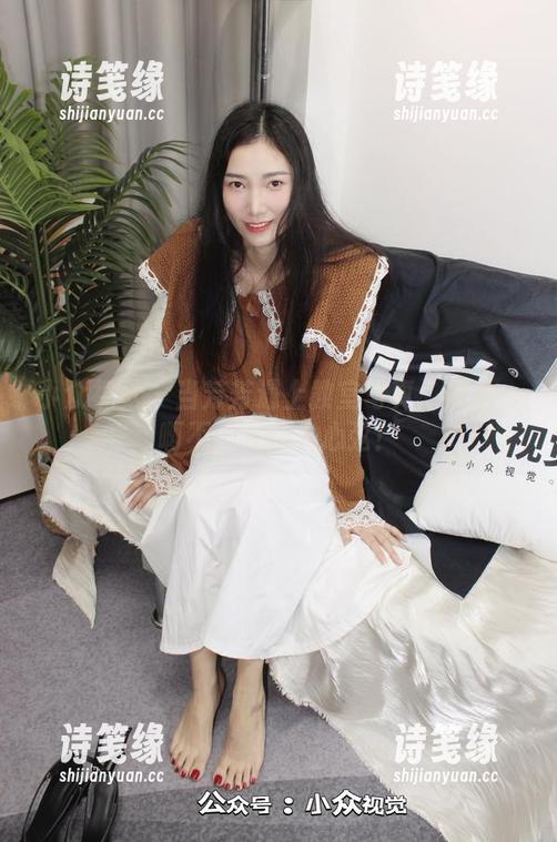 小众视觉-芳芳 小众视觉 - 当芳芳遇上教室写真:耸动…啊不,是动人心弦!