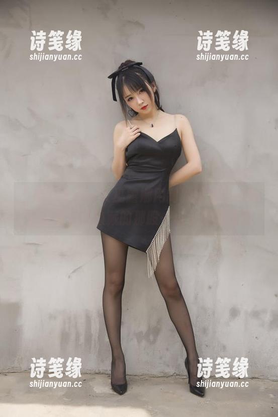 小女巫露娜 不得不说,小女巫露娜用制服图包成功勾引出我心中隐藏的那股…小小的期待?
