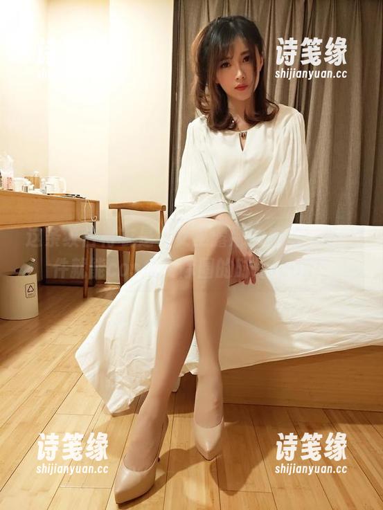 小女巫露娜 这条纹白衬衣是小女巫露娜的魔法,选一件就能cos成交际圈的时髦icon!
