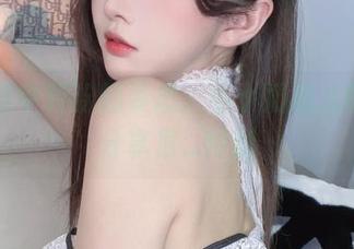在浴缸中轻松的姿态，小小奶瓶儿的cos分享很…特别