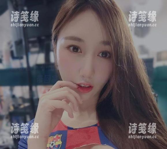 小玉吃果冻 微密圈 - 小玉吃果冻的礼服作品,挑一件免费带回家,来,听之前的评价!