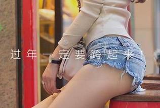 尤果网 – 新的套图终于来了，李莉莉美脚展示…我又要懊恼自己鉴赏力了！