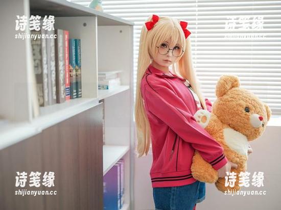 幼水铃衣 更新又更新,幼水铃衣的图集里,梦浴少女,真是个奇怪的组合。