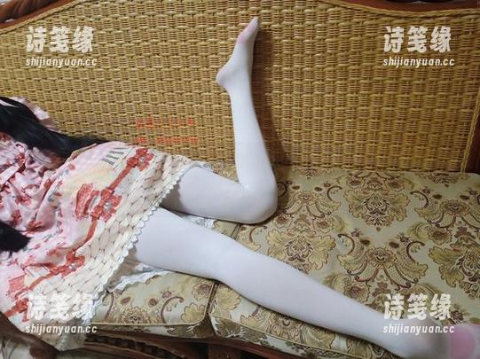 想要个公主抱 “想要个公主抱”专属私拍:兔女郎的每一张图片都像是在挑逗