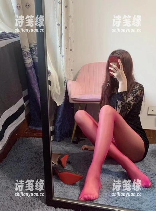 提袜少女 微密圈 - 在提袜少女的油亮私拍里,究竟有多少小心思藏着?