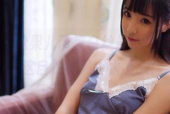 果团网 – 松果儿带来白丝最新写真集，配上这自拍视频也太上头！