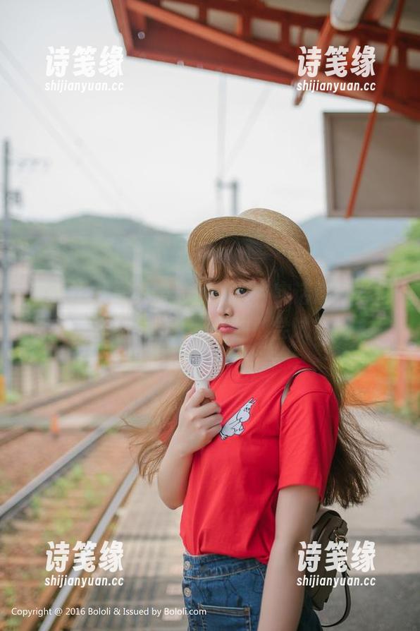 波萝社 - 夏美酱最新礼服，实话说，穿得好像女神，不过你敢尝试？