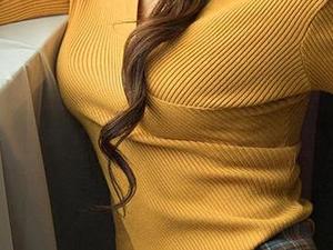 爱尤物 – 妮小妖的圣诞美图，透着一股羞涩的气息，没事别满脸红晕。