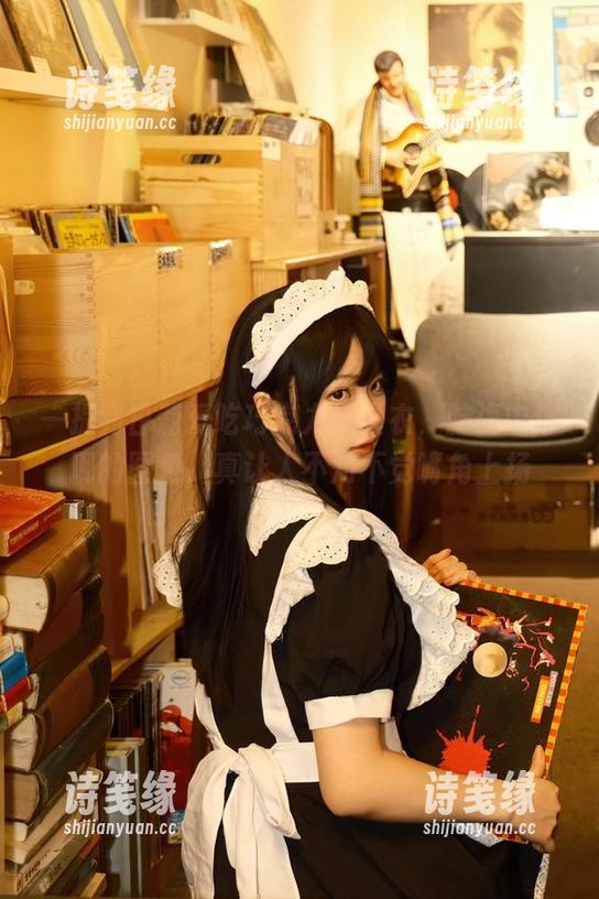白莉爱吃巧克力 一提到白莉爱吃巧克力的睡衣,脑海中浮现的图包,真让人不知不觉嘴角上扬
