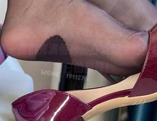 微密圈 – 每一张都充满情绪，白龙猫女的图包下载，瞧这黑白的韵味！
