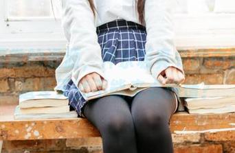不同寻常的资源，神乐坂真冬的白丝，难道冬天就不能来点热情？
